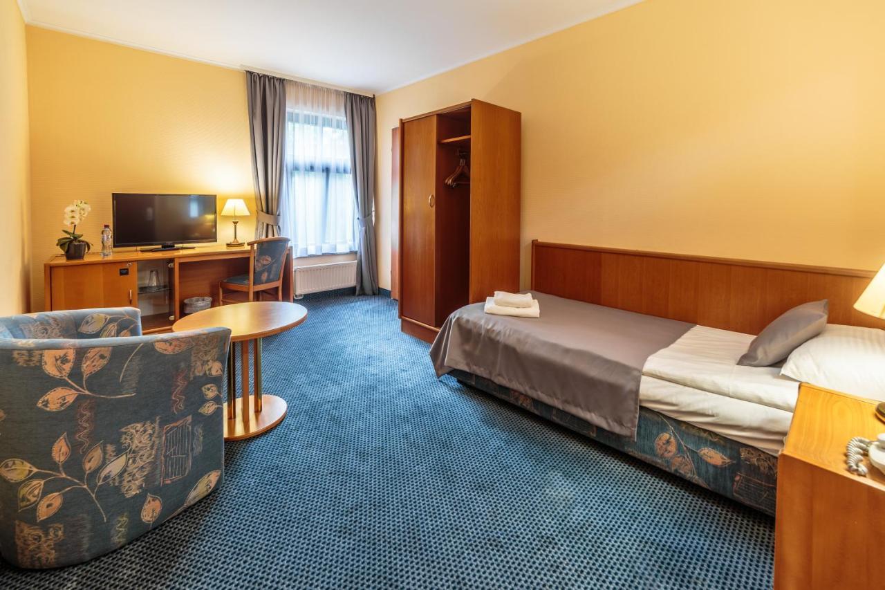 Hotel Fenix Jelenia Góra Exterior foto